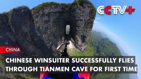 Chinese Winsuiter Successfully Flies Through Tianmen Cave for First Time